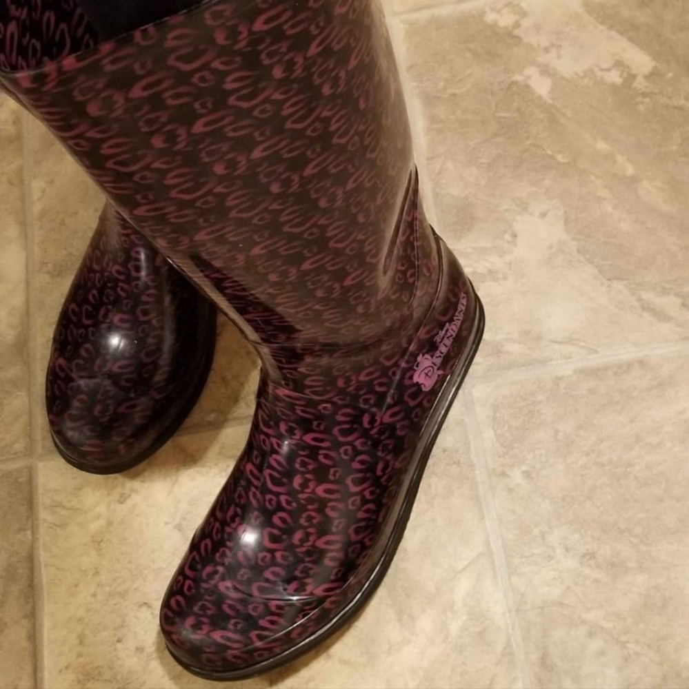Rainy boots descendants disney